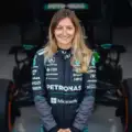Ιστορική στιγμή στη F1: Η Doriane Pin στο τιμόνι της Mercedes